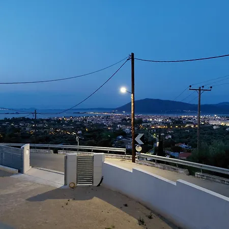 Theasis Deluxe Apartman *