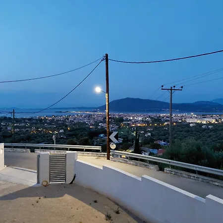 Theasis Deluxe Apartman *