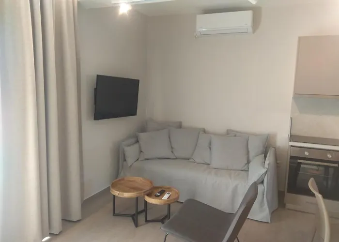 Theasis Deluxe Apartment *